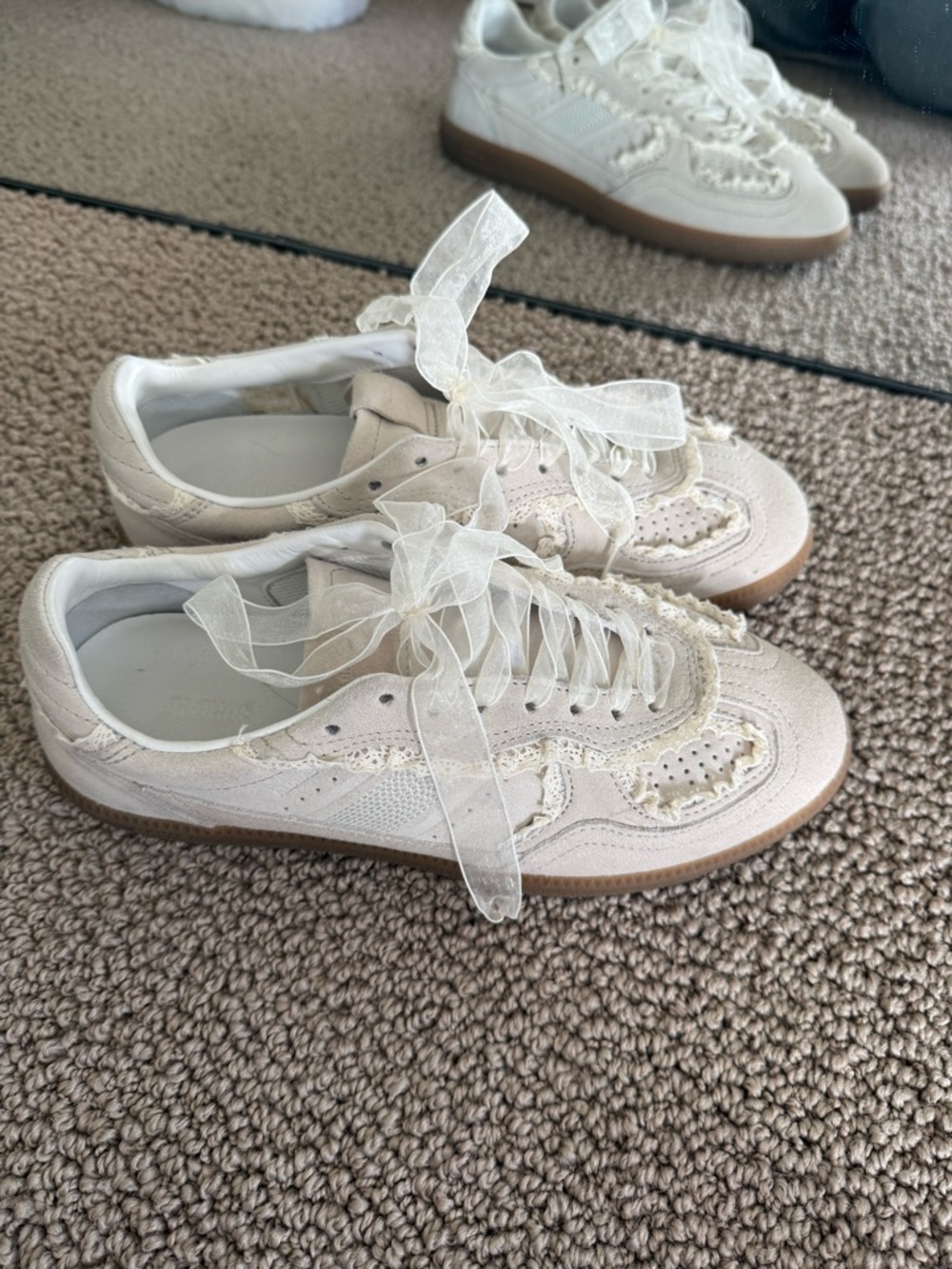 ALOHAS Cream Suede Sneakers with Organza Ribbon - Picture 2 of 6